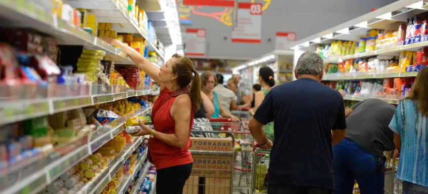 Mercado eleva previsão para expansão da economia em 2025