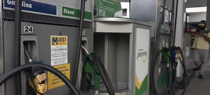 Petrobras reduz preço da gasolina A para as distribuidoras